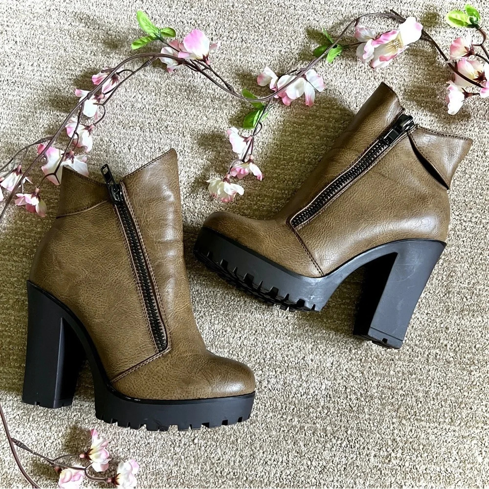 2 Lips Too Camel Platform Zipper Bootie - Size 6.5